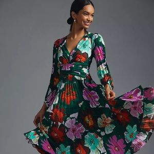 Anthropologie By Anthropologie Pleated V-Neck Dress Size  4